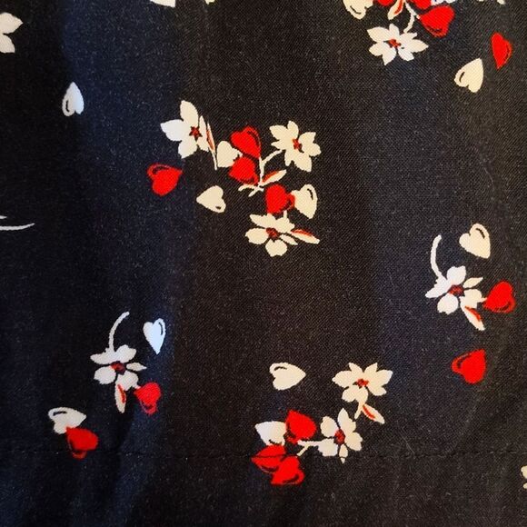 Torrid Black Red Hearts Floral Print Pull On High Rise Shorts Size 10 - Picture 8 of 16